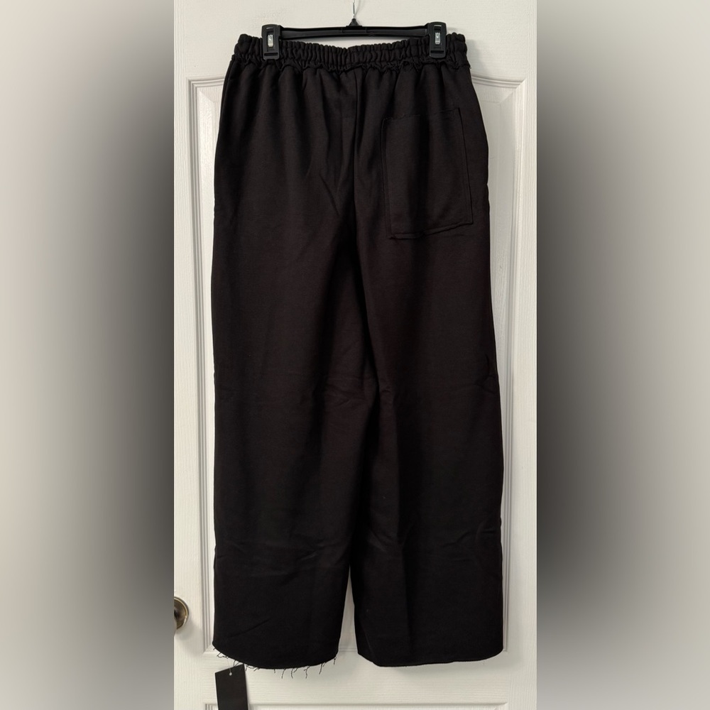 BoohooMAN Extreme Wide Leg Raw Edge Loopback Jogger Black - Picture 5 of 11